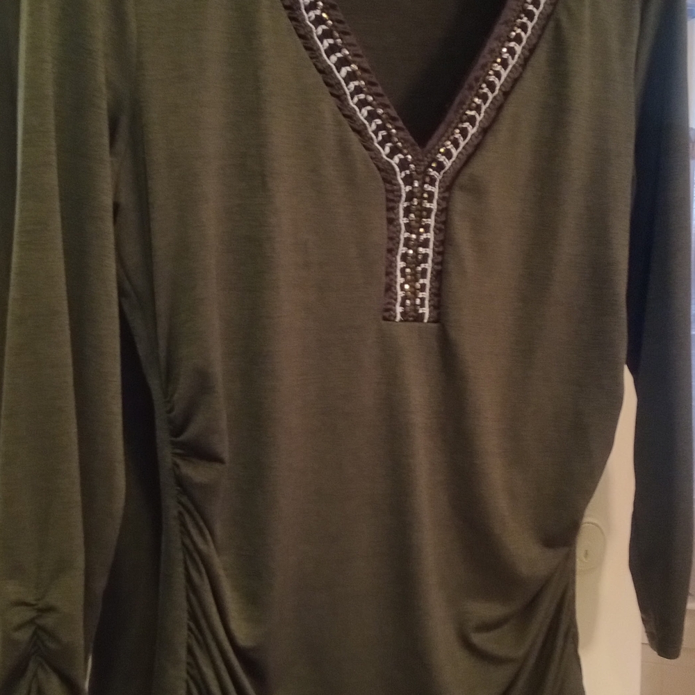 Green V-neck Tunic with 3/4 Sleeves and Ruched Detail